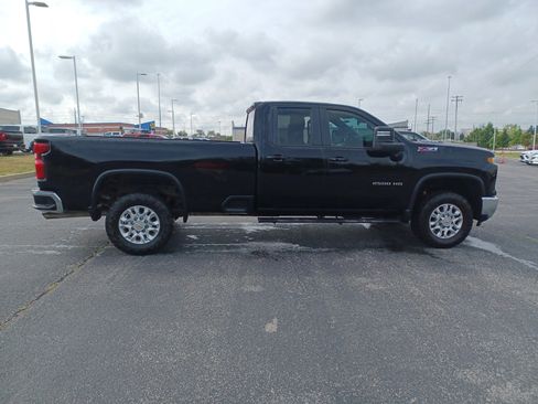 Used 2024 Chevrolet Silverado 2500 LT w/ Convenience Package AWD/4WD image 3