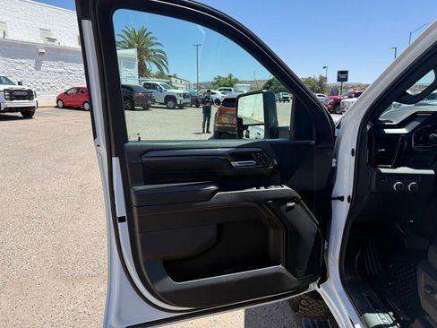 Used 2024 GMC Sierra 3500 AT4 w/ AT4 Premium Plus Package AWD/4WD image 11