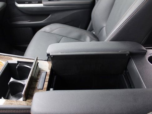 Used 2025 Toyota Sienna Platinum image 48