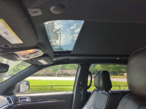 Used 2018 Jeep Grand Cherokee Overland AWD/4WD image 21