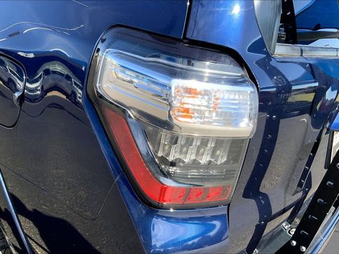 Used 2018 Toyota 4Runner SR5 Premium RWD image 29