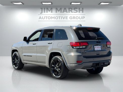 Used 2022 Jeep Grand Cherokee Laredo X image 4