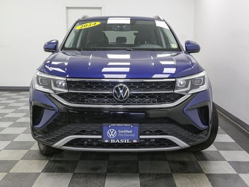 Used 2024 Volkswagen Taos SEL image 4