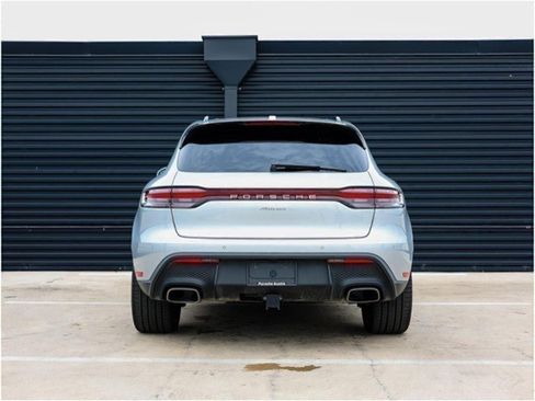 Certified 2025 Porsche Macan image 6