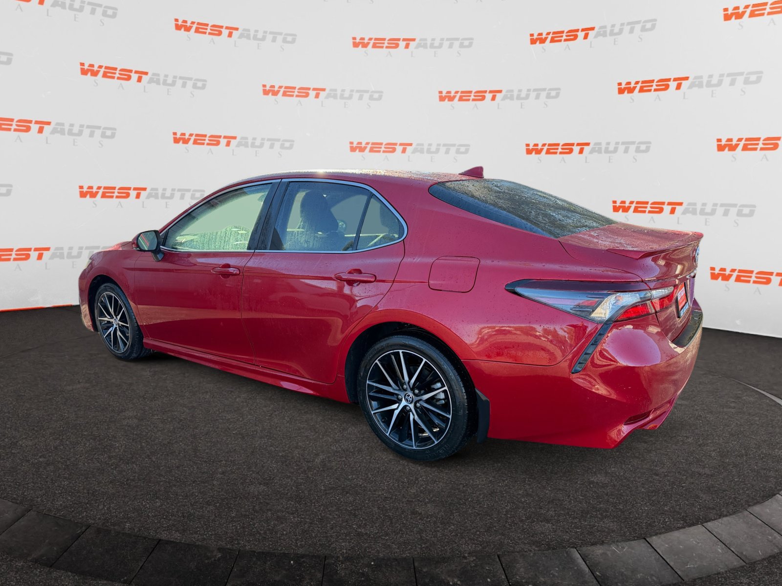 Used 2023 Toyota Camry SE FWD image 3