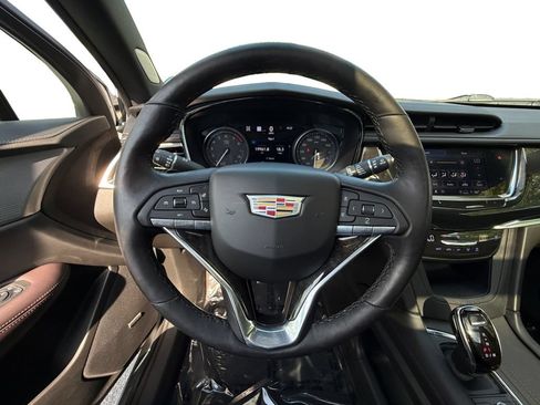 Used 2022 Cadillac XT6 Premium Luxury w/ Technology Package AWD/4WD image 12