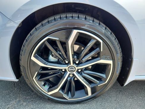 Used 2024 Nissan Altima 2.5 SR w/ SR Premium Package FWD image 16