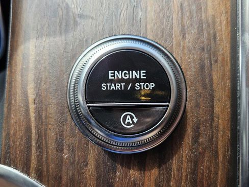 New 2025 Mercedes-Benz GLC 300 image 34