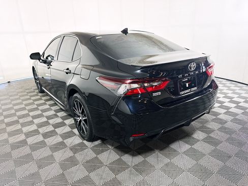 Used 2023 Toyota Camry SE FWD image 5