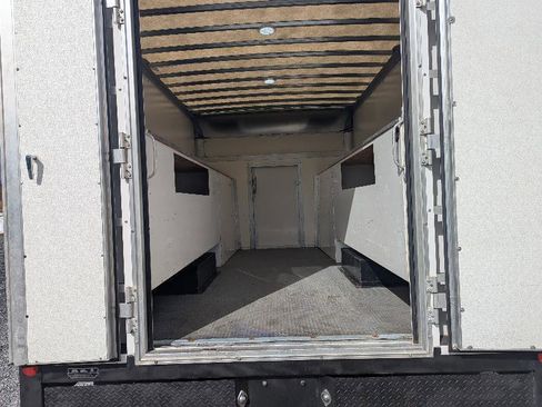 Used 2022 GMC Savana 3500 w/ Power Convenience Package image 9