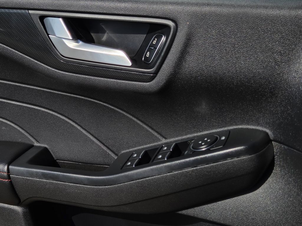 Used 2025 Ford Escape ST-Line Select AWD/4WD image 21