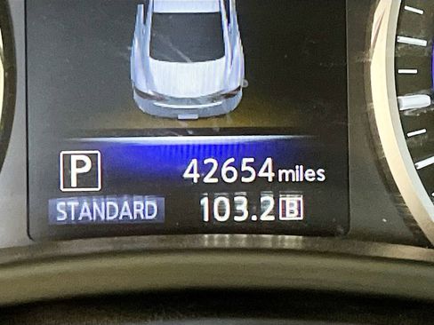 Used 2019 INFINITI Q60 3.0t Luxe w/ Essential Package image 12