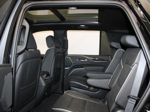 Used 2022 Cadillac Escalade Sport w/ Touring Package AWD/4WD image 8