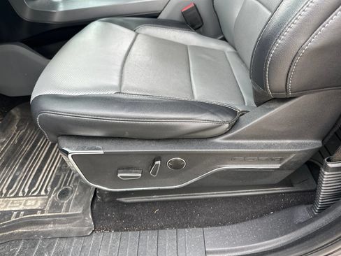Used 2023 Ford F150 Lariat w/ Equipment Group 502A High RWD image 9