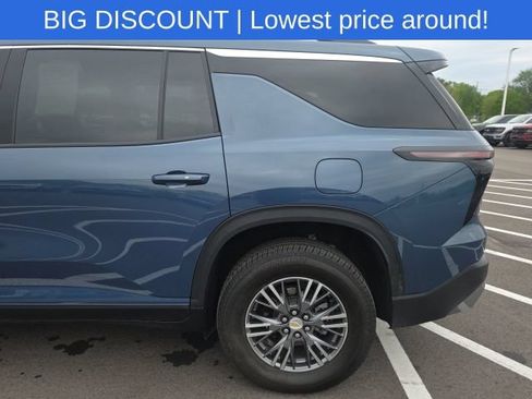 Used 2024 Chevrolet Traverse LT w/ LPO, Floor Liner Package FWD image 16