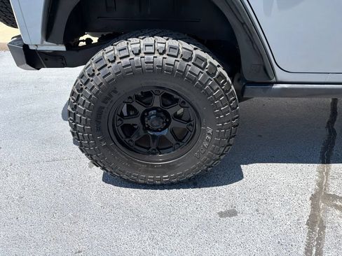 Used 2015 Jeep Wrangler Unlimited Sahara w/ Connectivity Group AWD/4WD image 18