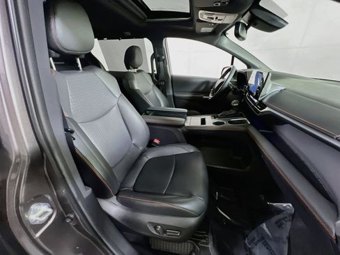 Used 2022 Toyota Sienna XSE AWD/4WD image 30