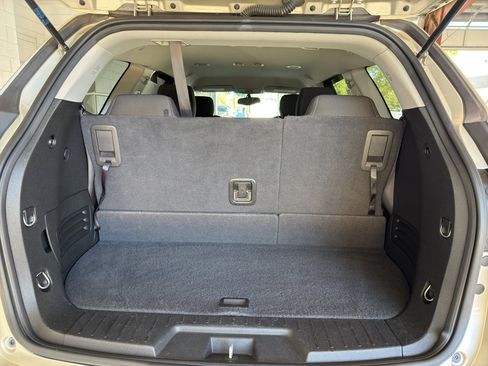 Used 2017 Chevrolet Traverse LT image 22