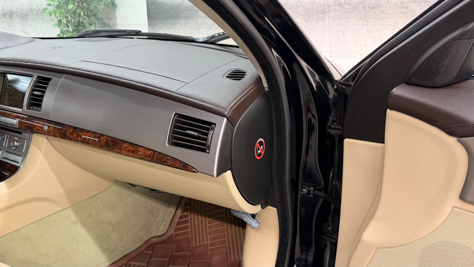 Used 2011 Jaguar XF RWD image 36
