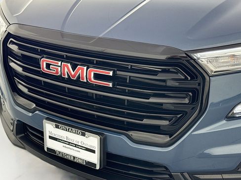 Used 2024 GMC Terrain SLE w/ Driver Convenience Package image 12