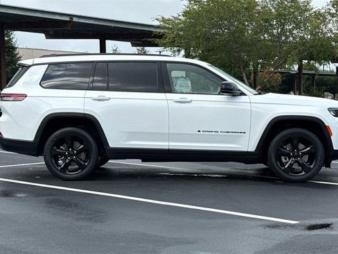 Used 2021 Jeep Grand Cherokee L Laredo image 8