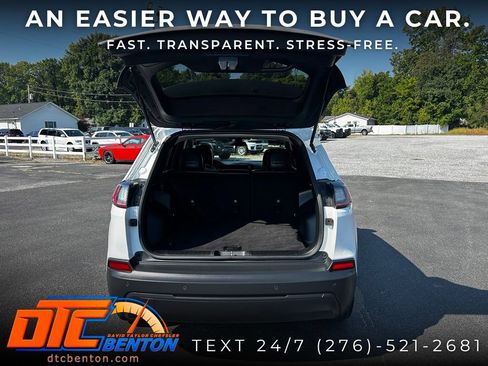 Used 2019 Jeep Cherokee Latitude Plus FWD image 28
