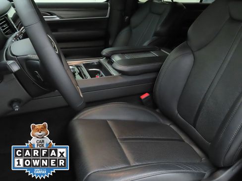 Used 2024 Jeep Wagoneer Series III image 10