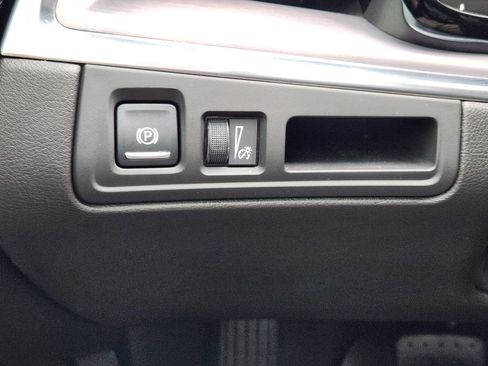 Used 2018 Cadillac XT5 Luxury w/ Driver Awareness Package image 22