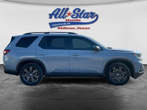 Used 2025 Honda Pilot Sport image 4