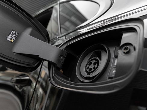 Certified 2025 Porsche Cayenne S AWD/4WD image 28