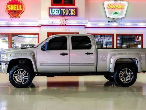 Used 2012 Chevrolet Silverado 2500 LT w/ Interior Plus Package image 12