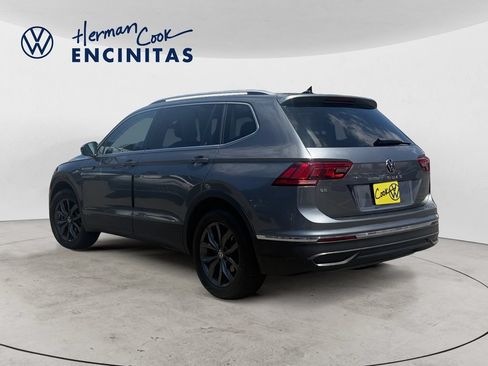 Certified 2023 Volkswagen Tiguan SE w/ Panoramic Sunroof Package FWD image 3