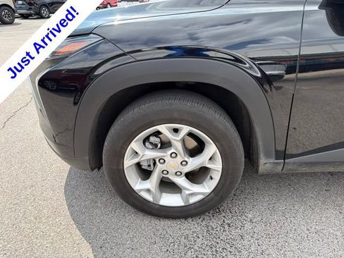 Used 2025 Chevrolet Trax LS w/ LS Convenience Package FWD image 11
