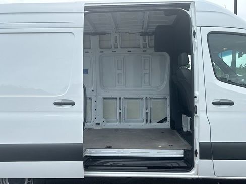 Used 2025 Mercedes-Benz Sprinter 2500 image 15
