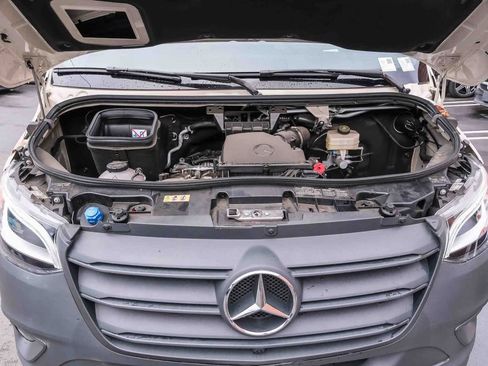 Used 2024 Mercedes-Benz Sprinter 2500 image 28
