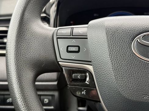 Used 2025 Toyota Camry SE FWD image 11