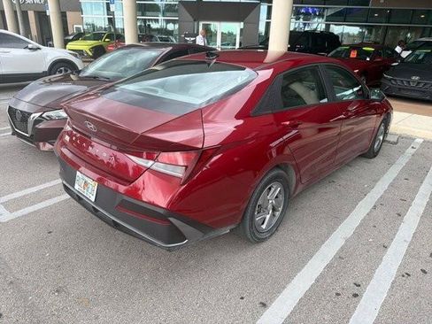 Certified 2025 Hyundai Elantra SE w/ Cargo Package FWD image 2