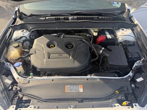 Used 2017 Ford Fusion SE FWD image 12
