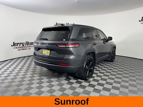 Used 2023 Jeep Grand Cherokee Altitude image 7