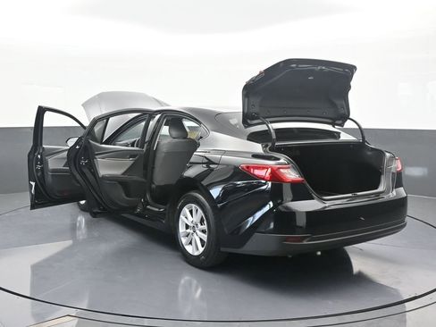 Used 2025 Toyota Camry LE image 73