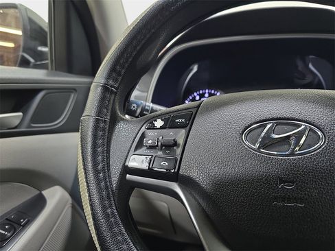 Used 2019 Hyundai Tucson SE image 17