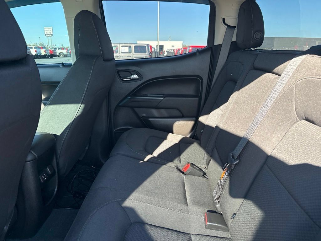 Used 2022 Chevrolet Colorado LT AWD/4WD image 16