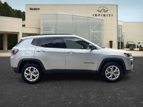 Used 2024 Jeep Compass Latitude AWD/4WD image 4