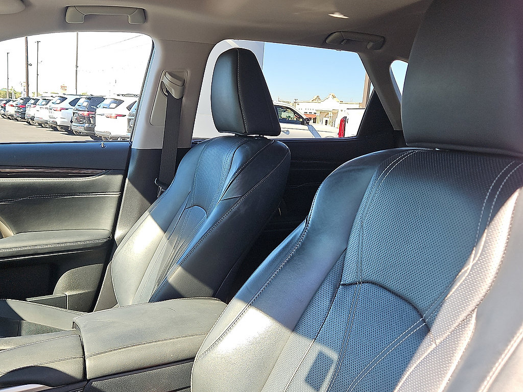 Used 2022 Lexus RX 350L Luxury w/ Accessory Package (Z1) FWD image 11