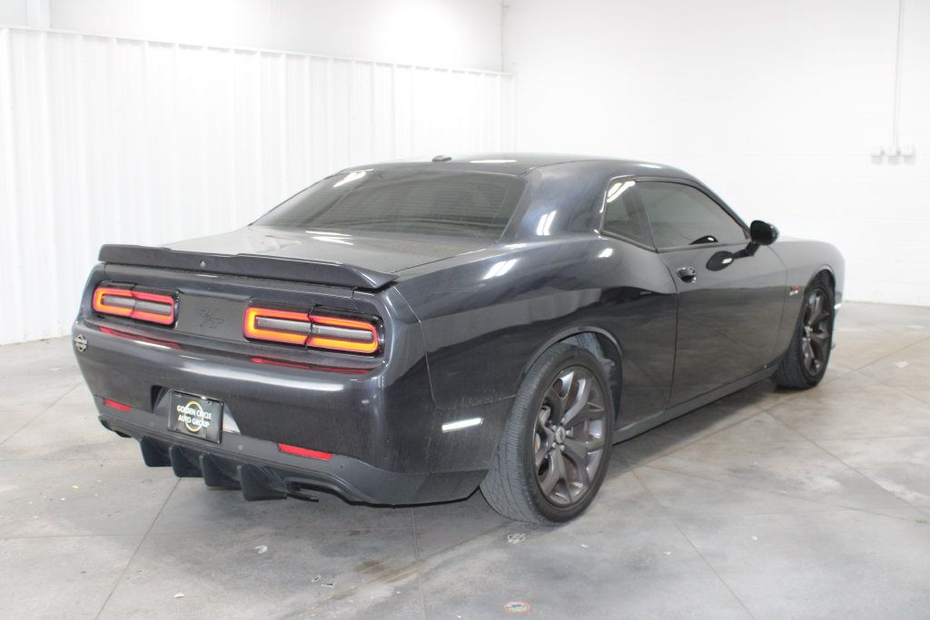 Used 2019 Dodge Challenger R/T RWD image 9