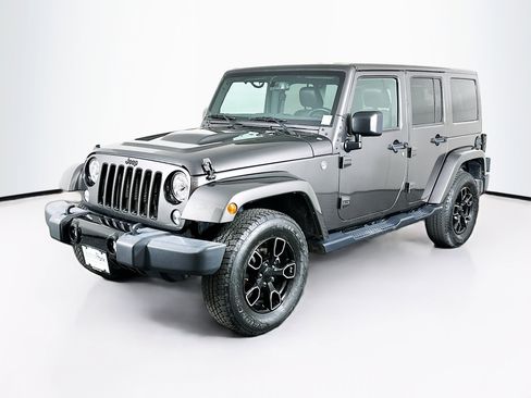 Used 2018 Jeep Wrangler Unlimited Sahara AWD/4WD image 3
