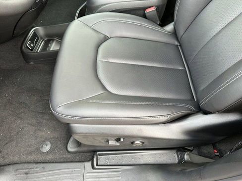 New 2026 Chrysler Pacifica Select AWD/4WD image 21