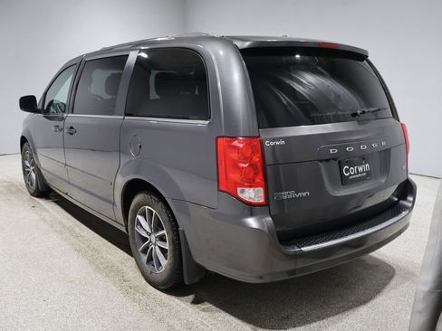 Used 2016 Dodge Grand Caravan SXT image 12