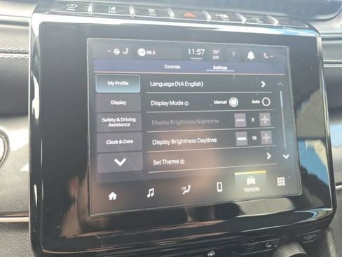 Used 2023 Jeep Grand Cherokee Laredo w/ Luxury Tech Group I RWD image 18