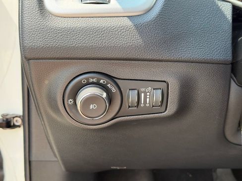 Used 2018 Jeep Compass Latitude w/ Popular Equipment Group AWD/4WD image 18